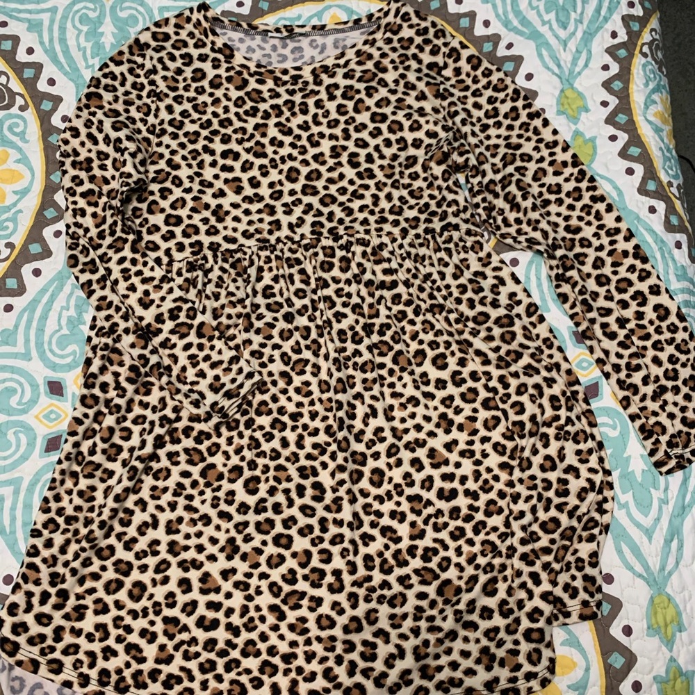 Leopard Print long-sleeve midi dress